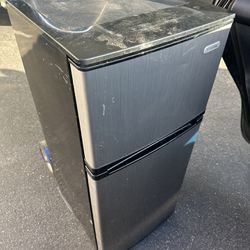 Vissani Mini Refrigerator 