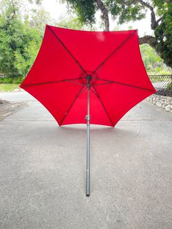 Pier1 Imports patio Umbrella - 9 feet diameter - Good condition