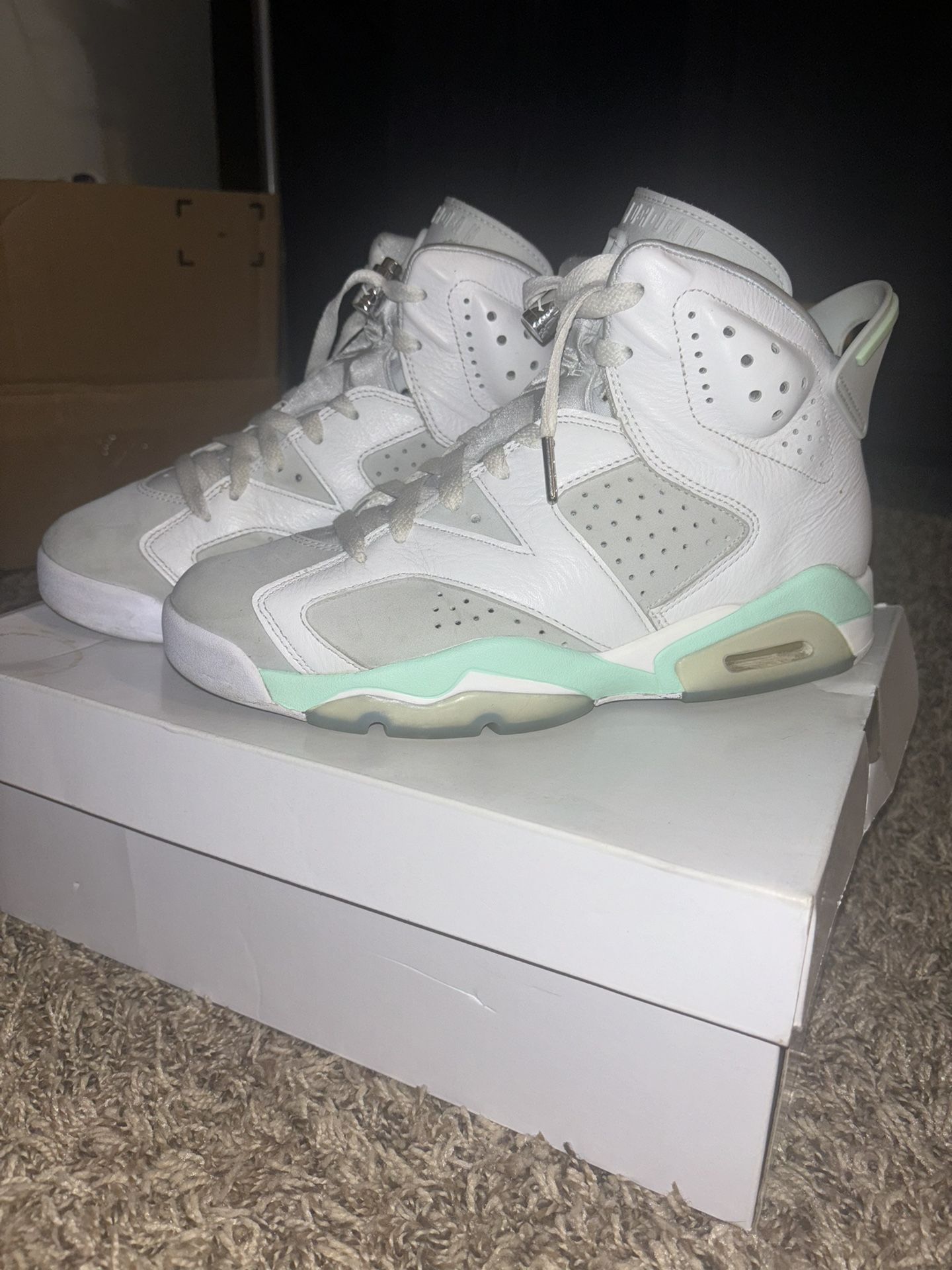 Size 8.5W- Jordan 6 Mint Foam.