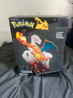 Charizard Pokémon Select Light FX Deluxe Figure 13” New Sealed