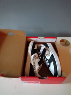 Size 2 kids sneakers new NIKE