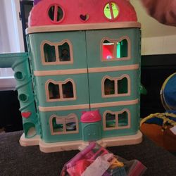 Gabby Doll House With Small Toys