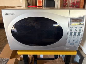 emerson .7 cubic foot microwave mw8773sl
