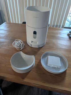 Instachew Automatic Pet Feeder with Camera