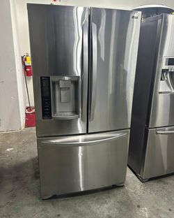 Stainless LG French Door Refrigerator with Water Dispenser