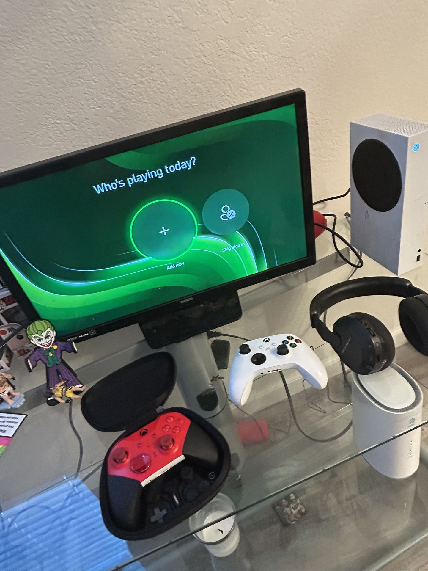 Xbox Series S + HEADSET & MORE
