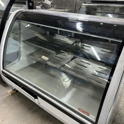 Toro Rey Curved-Glass Refrigerated Display Case