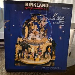 Kirklands Musical Waterglobe with Revolving Base