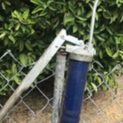 Profesional Grease Guns ( Engrasadoras ) They Are Full Of Grease $ 8.00 Dlls. 