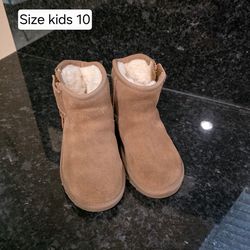 KIDS SIZE 10 UGGS