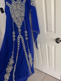 Beautiful blue color, dress size, medium, and small