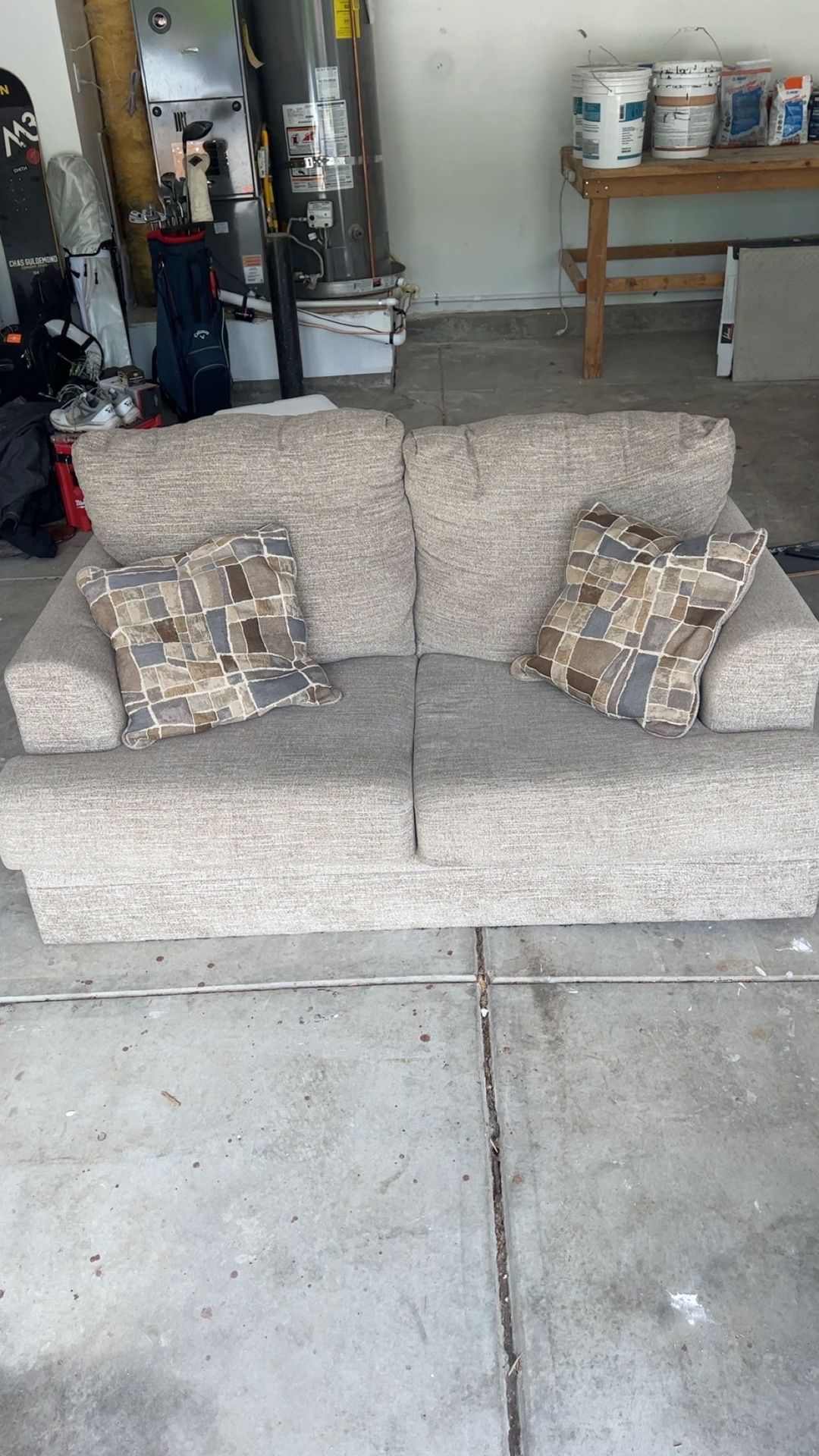2 Seater Couch (Loveseat)