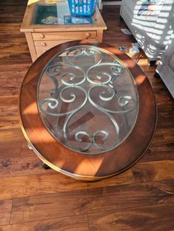 Oval coffee table