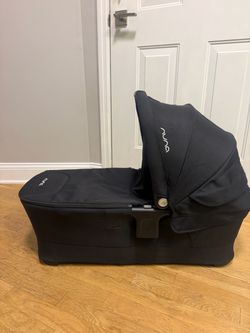 Nuna ® SWIV + TRIV Black Caviar Baby Bassinet with Stand