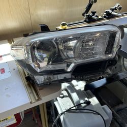 3rd Gen Tacoma Headlights (missing 1 Tab)