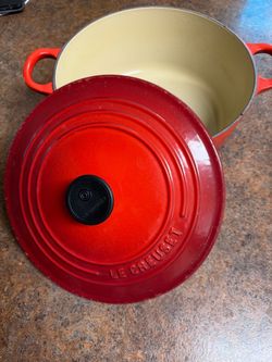 Le Creuset Dutch Oven - Red - Enameled Cast Iron - 4 Qt Round