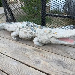 crocodile statue
