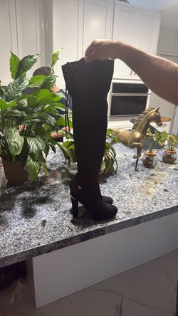 Guess size 6 women’s dress shoes