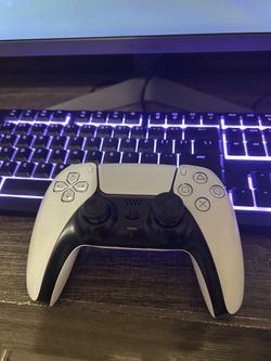 PS5 CONTROLLER!!!! with one grip  ACCESSORIES