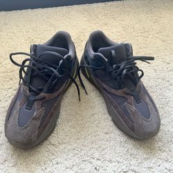 Men’s Yeezy Boost 700