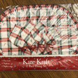 Cloth Christmas placemats, napkins and napkin rings