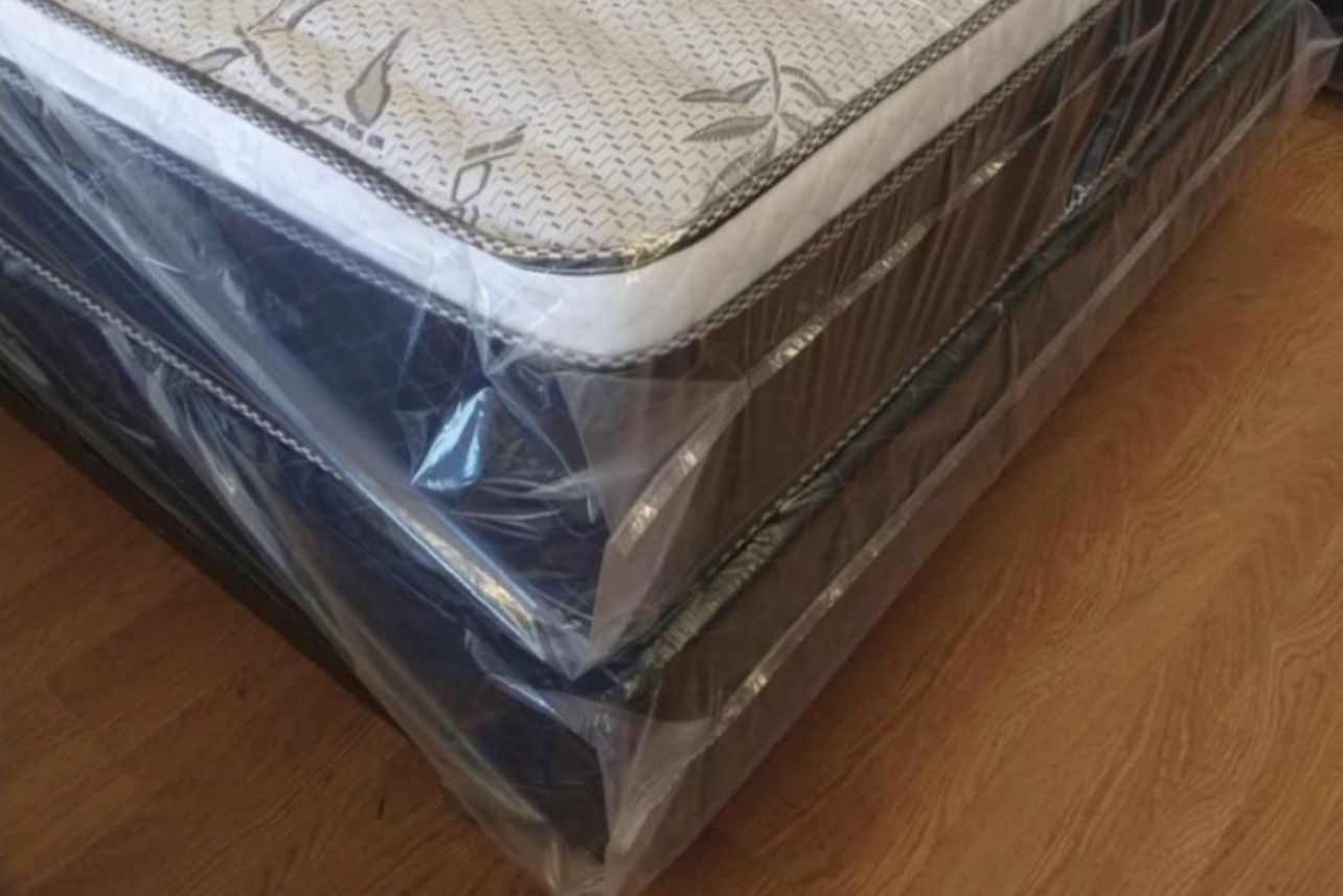 QUEEN PILLOW TOP MATTRS AND BOXSPRING‼️