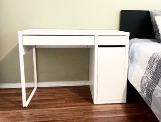 Beautiful Nightstand Table Excellent Condition