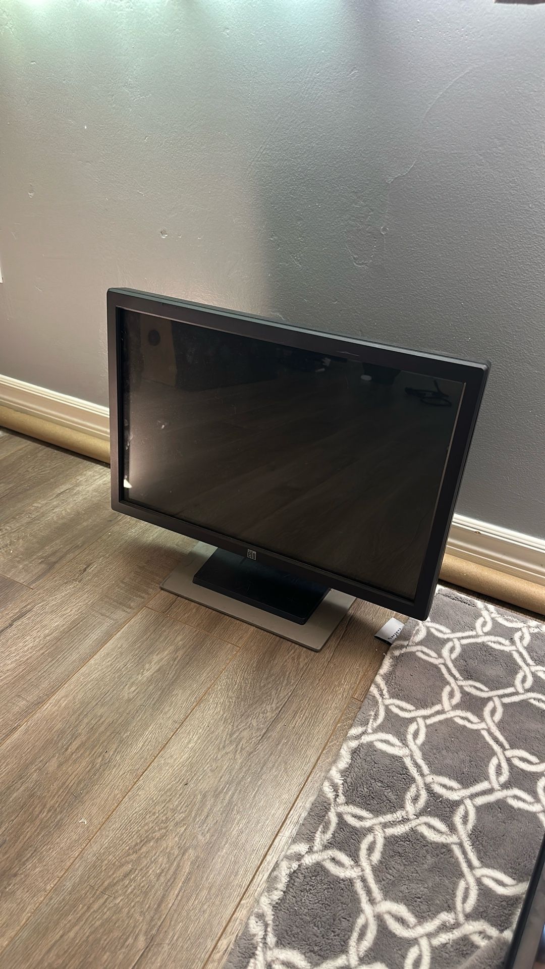 Elo Touchscreen Monitor (2)