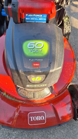 TORO  LAWN MOVER FLEX  FORCE 60 V BATTERY AND CHARGE INCLUDED  $250