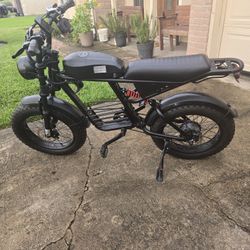 Electric bike very good condition, almost new  Mph 40 .3