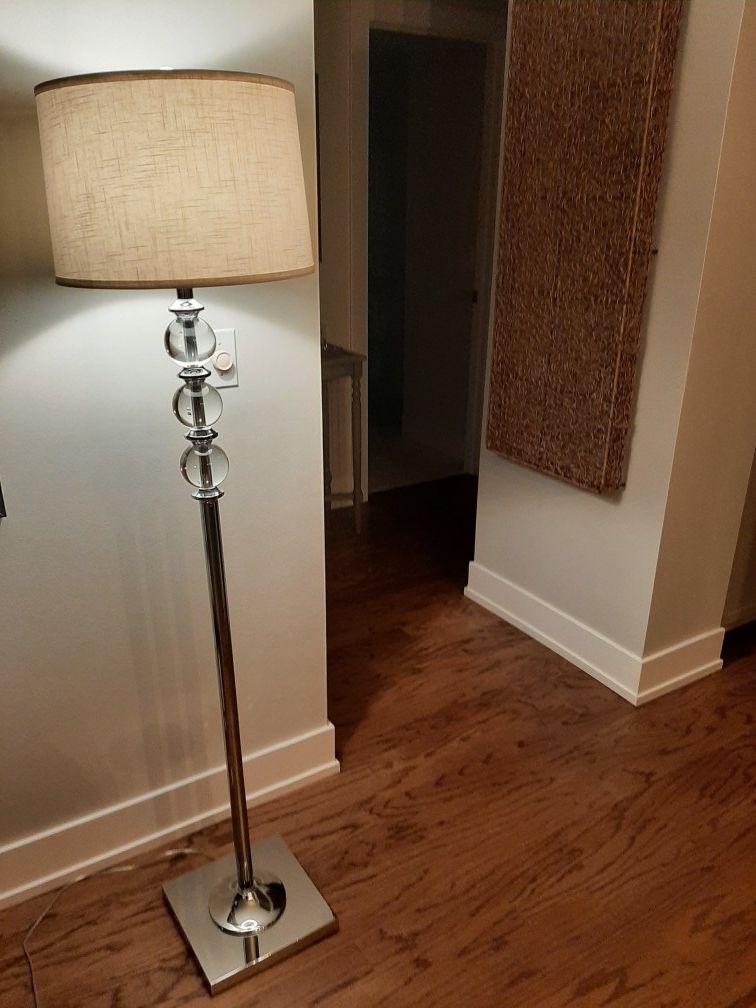 FLOOR LAMP