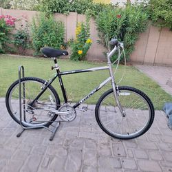 GIANT 26 INCH 8 X 3 SPEED IN GREAT CONDITION READY TO RIDE 
