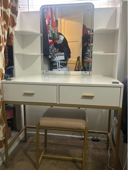 VANITY WITH LIGHT UP MIRROR