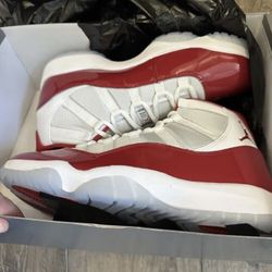 Air Jordan 11 Retro Cherry Size 10 