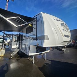 Forest River Sabre 33RLP Sode Patio