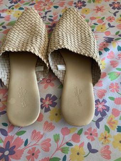 Universal Thread Beige Mules