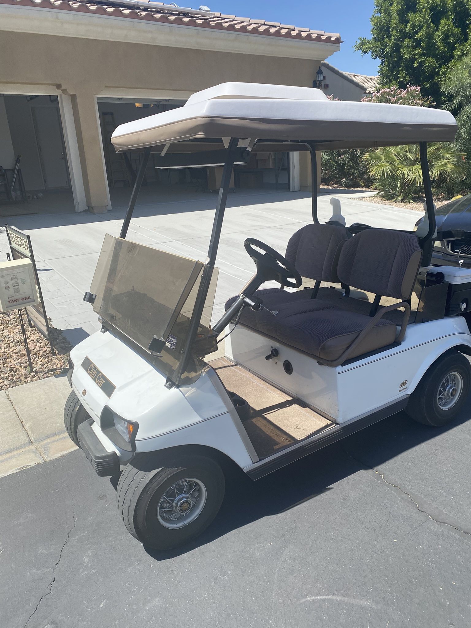 Great Condition 1998 Club Car Golf Cart.
