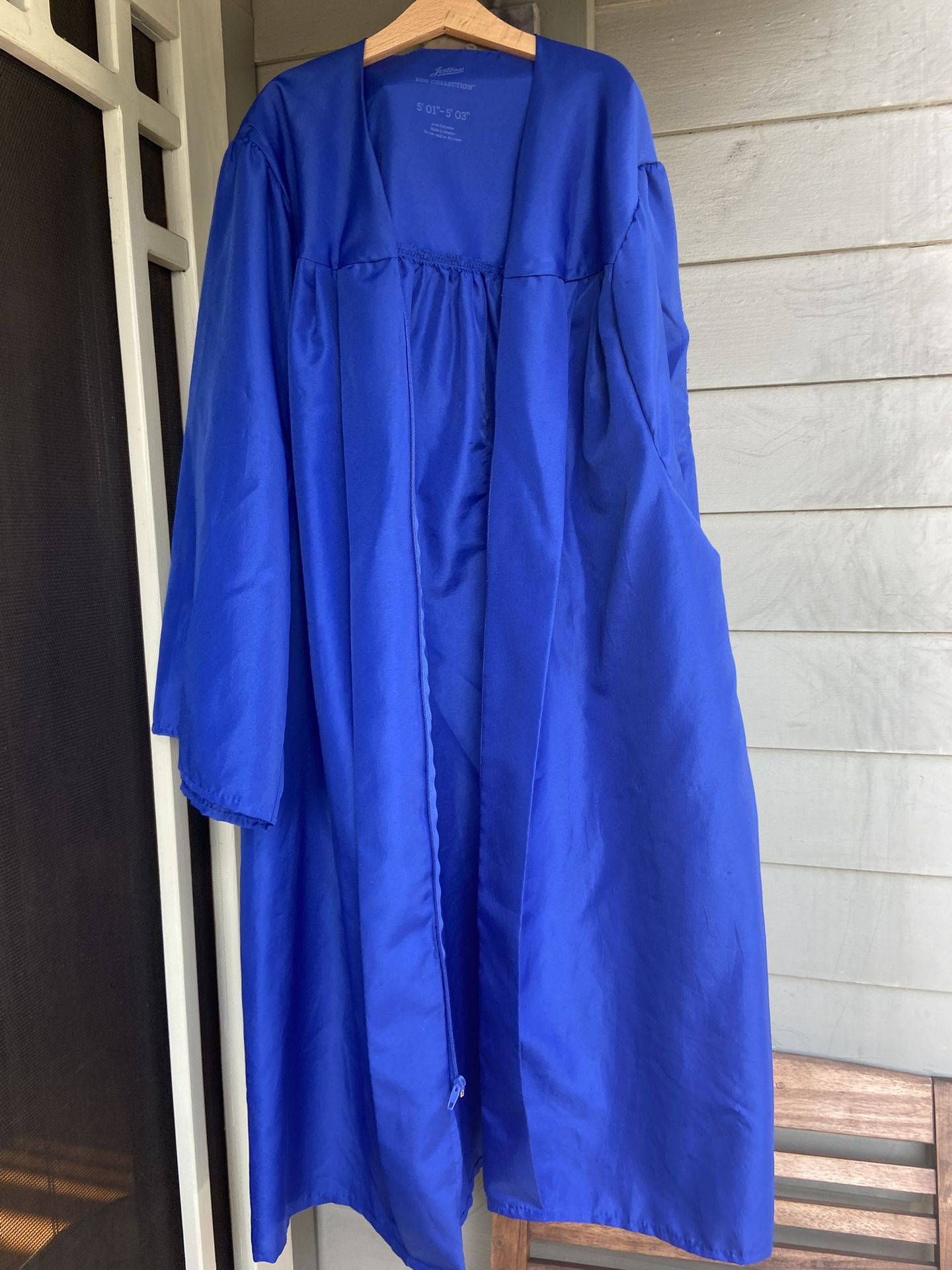 Graduation gown 