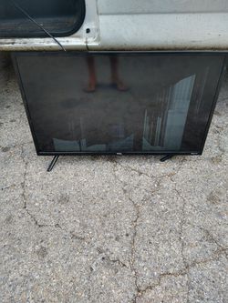 Tcl 32 inch flat screen broken screen for parts