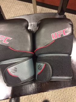 Boxing gloves UFC