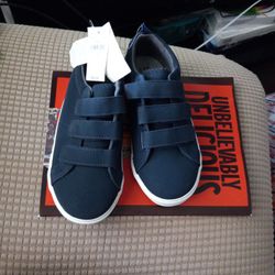 Boys Navy Blue Canvas Sneaker