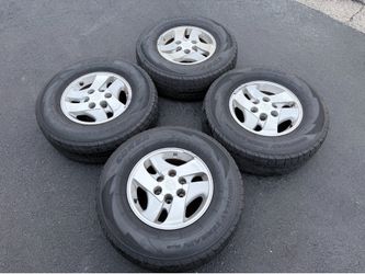 (4) 16” Toyota Wheels 265/70R16 Tires