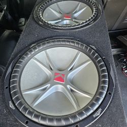 KICKER CV-R  Dual 15" Sub Box & Amps