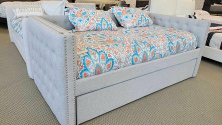 New Gray twin daybed with trundle 💫