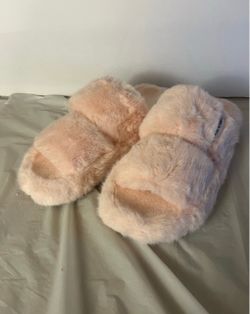 Pink Fluffy Fur Stiry size 11-12 women’s Open-Toe Slippers