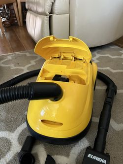 Aspiradora EUREKA Contour, Todos Sus  Accesorios. Cordón Enrollado Automático. (como Nueva).