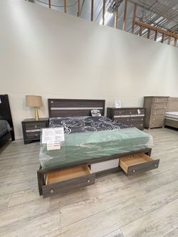 Display sale 3pc EK bedroom set including dresser , nightstand & platform ready Bedframe