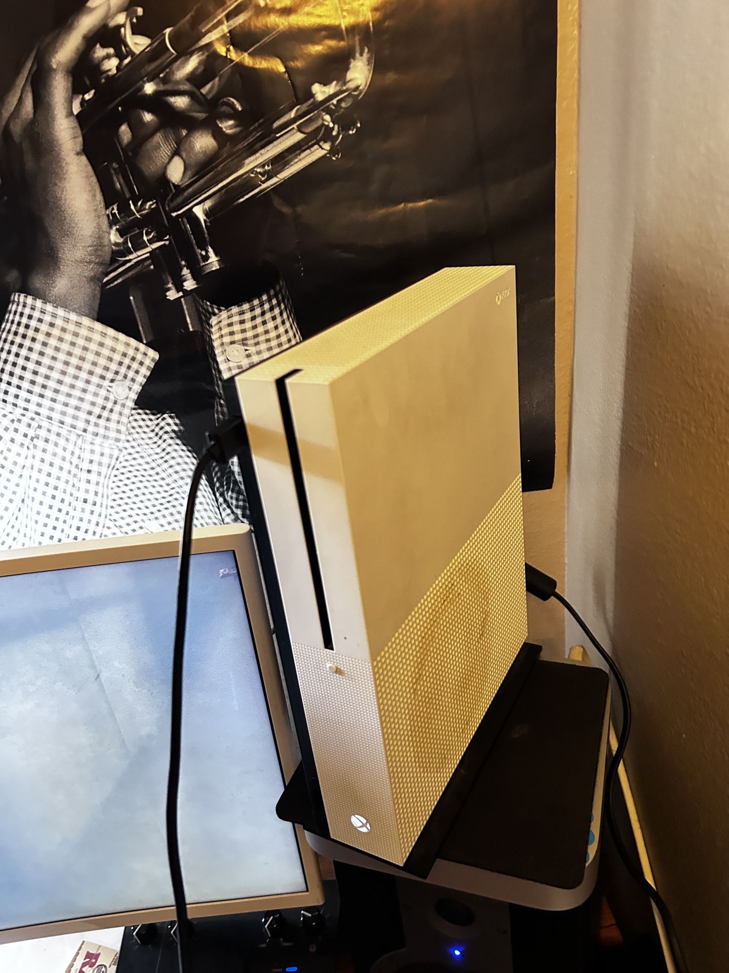 Xbox One Slim White