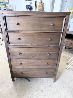 5-Drawer Rustic Dark Wood Chest of Drawers / Dresser