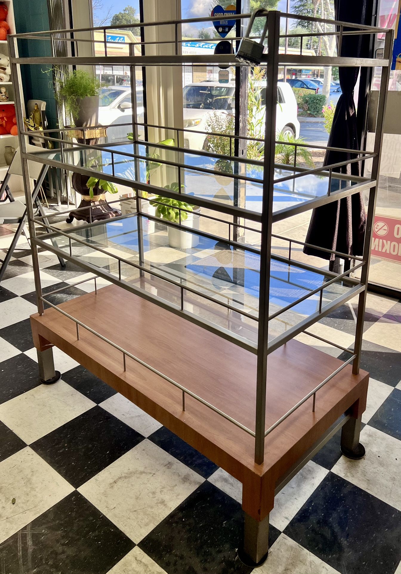 Glass Fixture Display For Retail